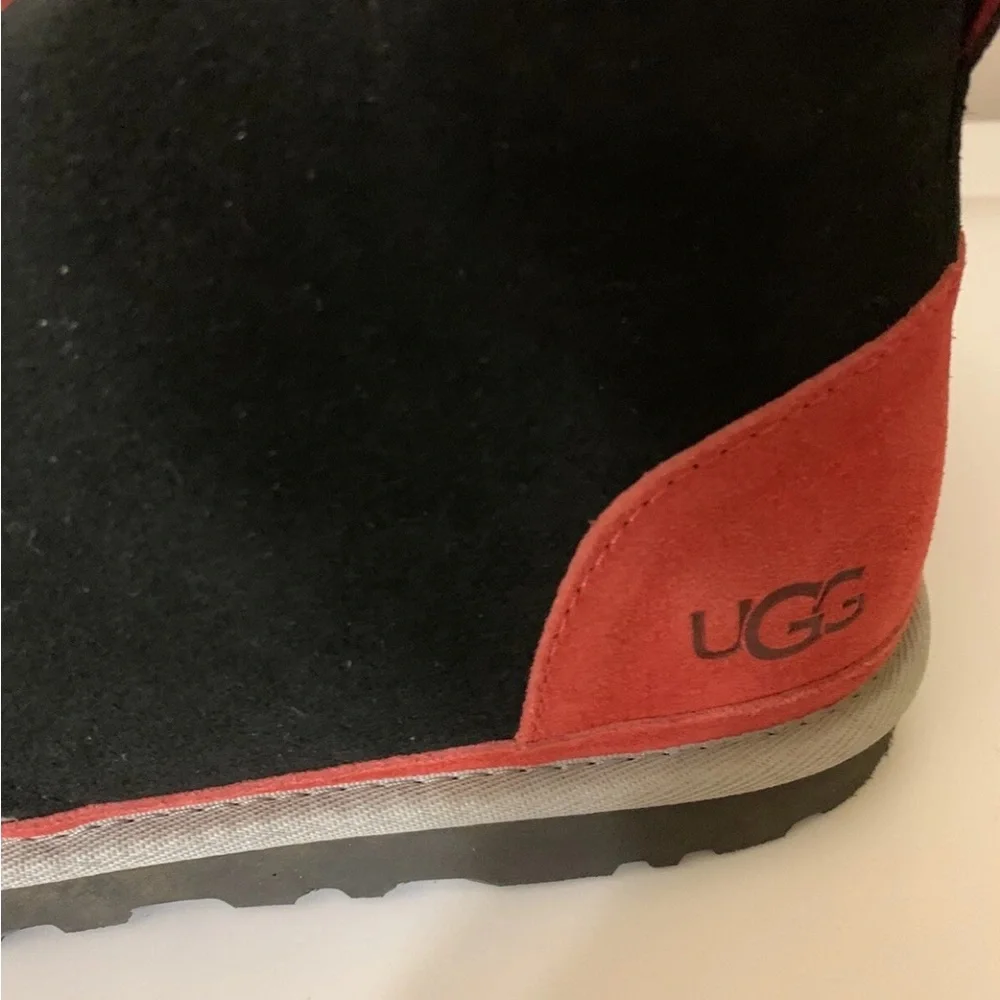 UGG mens sz 11 neumel suede chukka boots Black,‎ red and gray Shoes color block